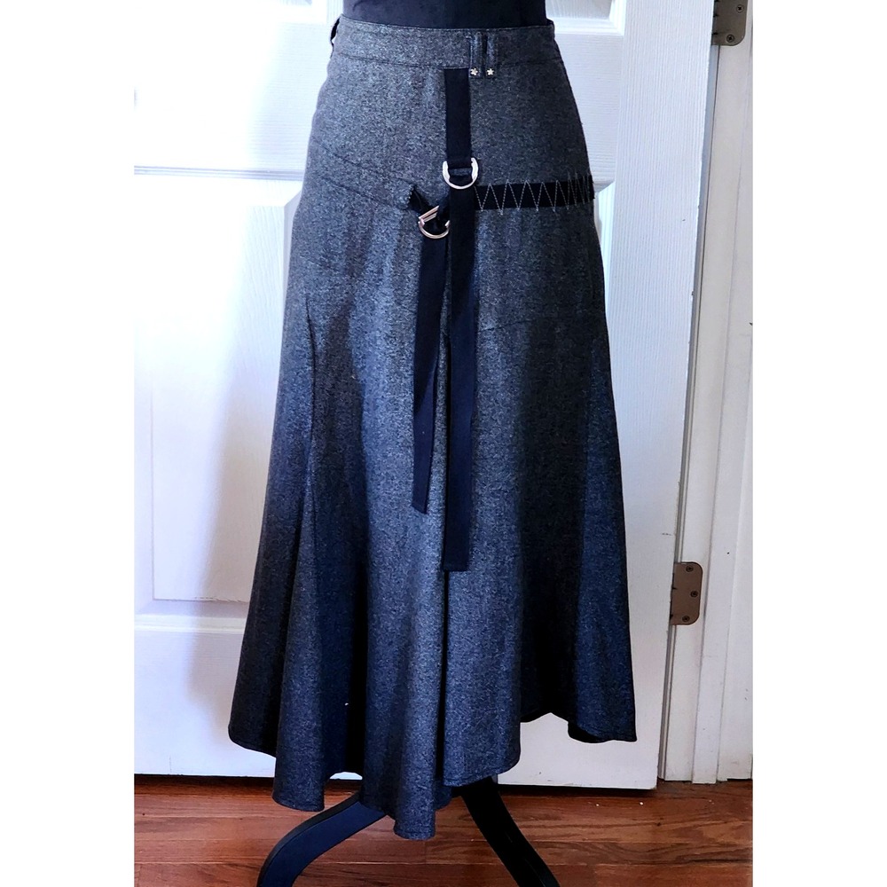 Tuzzi A Line Side Zip Skirt, Blk Tweed with Front Detail in Size 14
